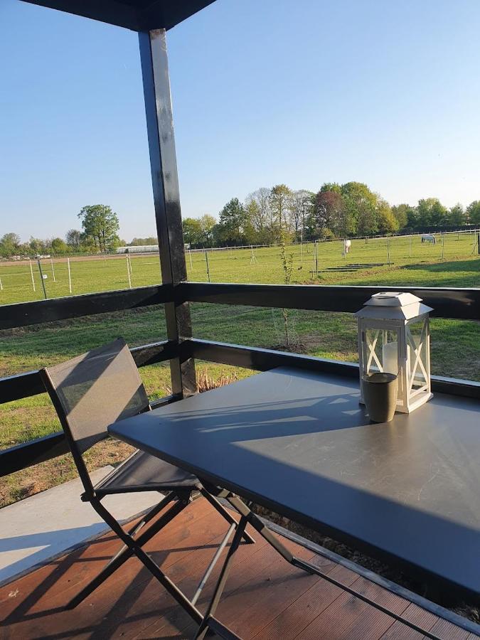 Houten Huisje Tussen Paarden Nieuwerkerken Екстер'єр фото