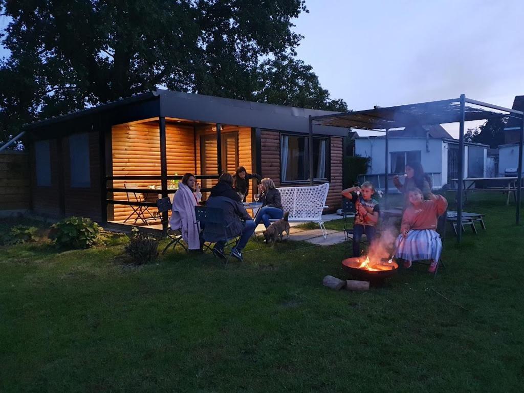 Houten Huisje Tussen Paarden Nieuwerkerken Екстер'єр фото