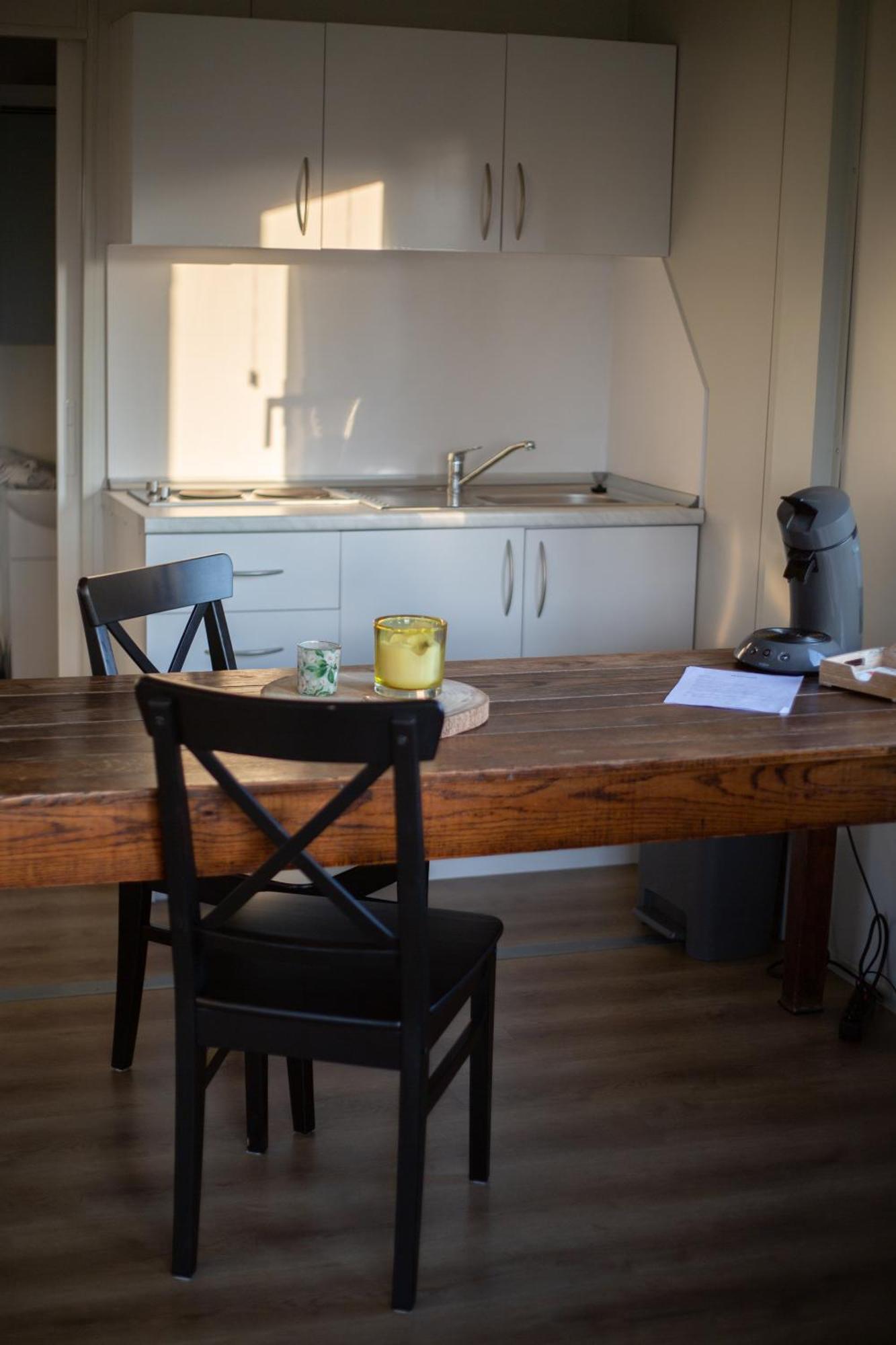 Houten Huisje Tussen Paarden Nieuwerkerken Екстер'єр фото