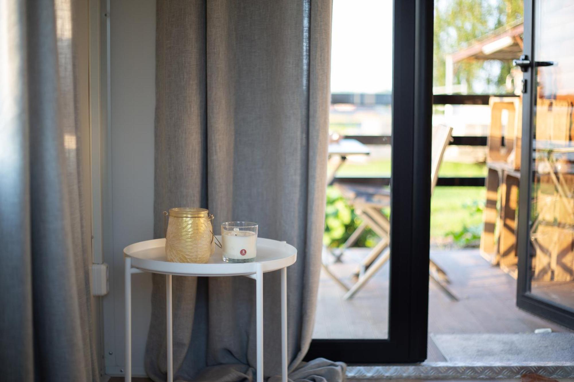Houten Huisje Tussen Paarden Nieuwerkerken Екстер'єр фото